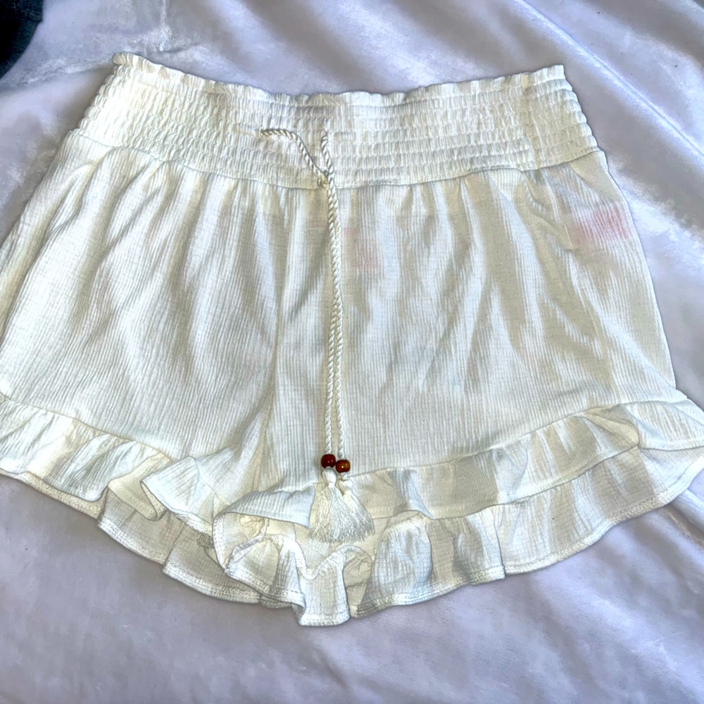 Size M Boho Scallop Trim Shorts - Cream